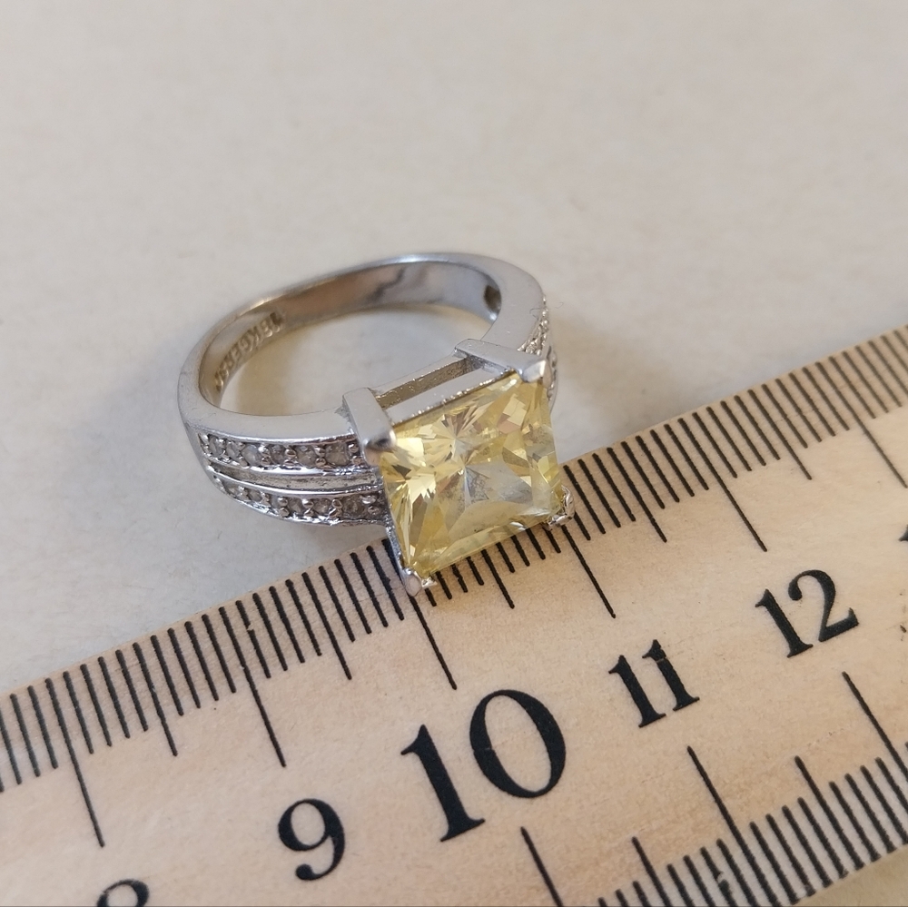 18 KGF  and Yellow Gemstone Ring - Picture 13 of 15